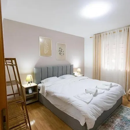 Light-2 Lovely In Apartment Tirana